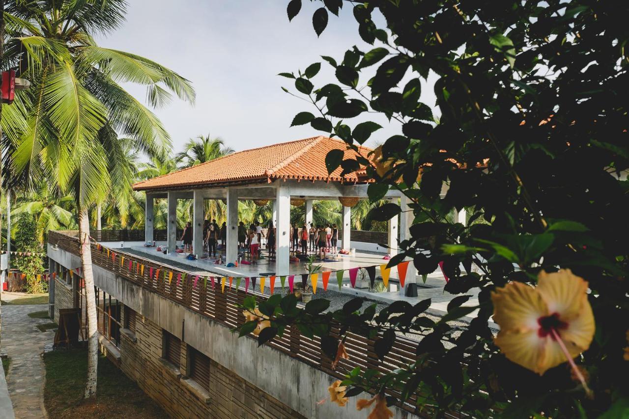 Utmt - Underneath The Mango Tree Spa & Beach Resort ดิคเวลลา ภายนอก รูปภาพ